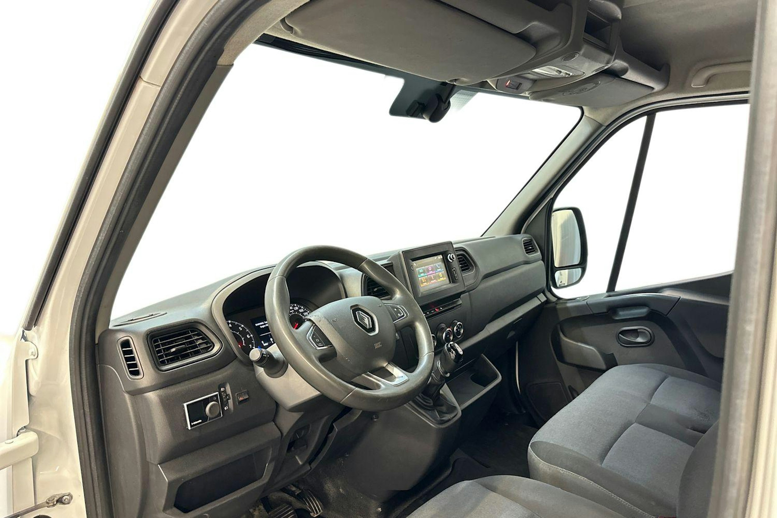 valkoinen Renault Master 2021 kuva 7.