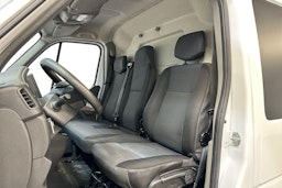 valkoinen Renault Master 2021 kuva 9.