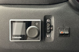 valkoinen Renault Master 2021 kuva 17.