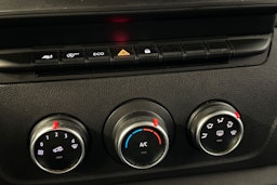 valkoinen Renault Master 2021 kuva 21.
