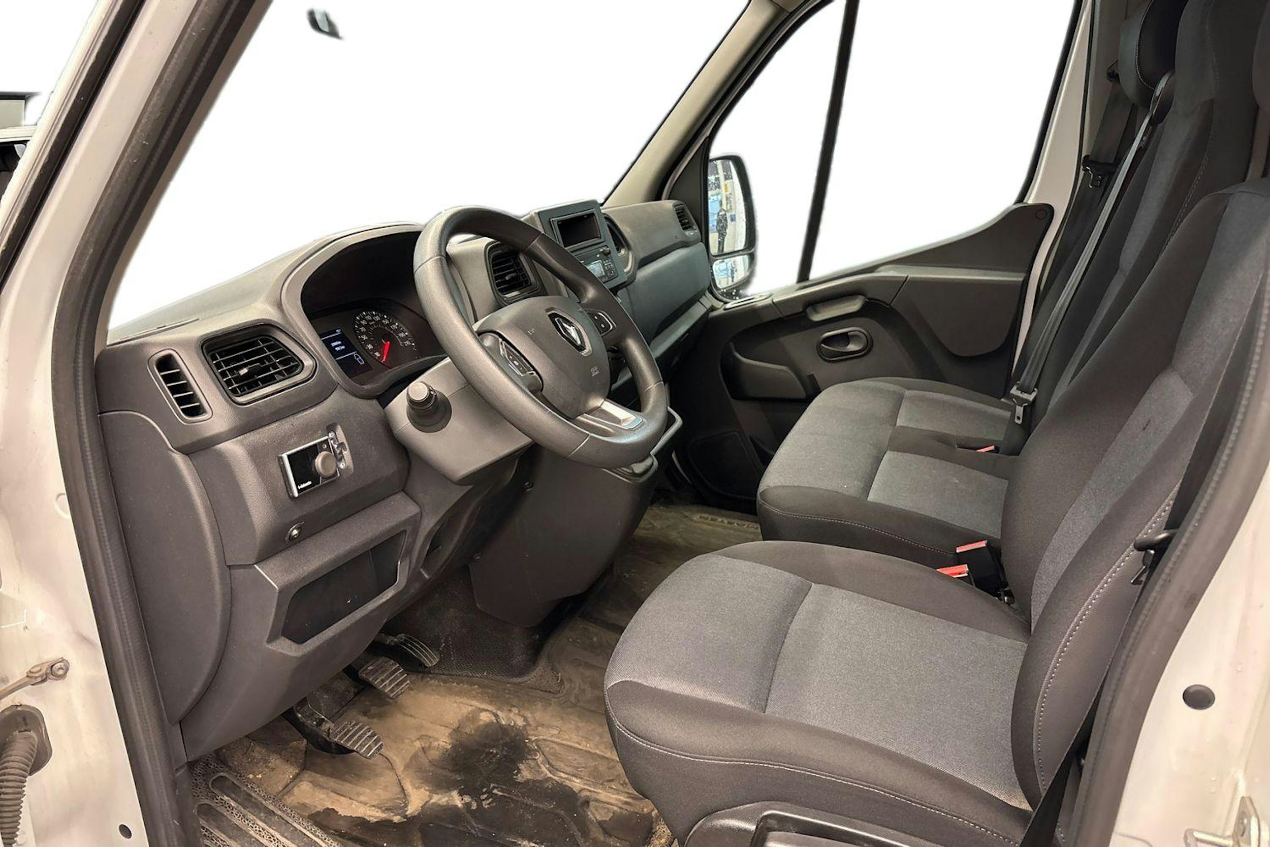 Valkoinen Renault Master 2022 kuva 3.