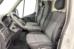 Valkoinen Renault Master 2022 kuva 8.