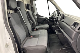 Valkoinen Renault Master 2022 kuva 11.