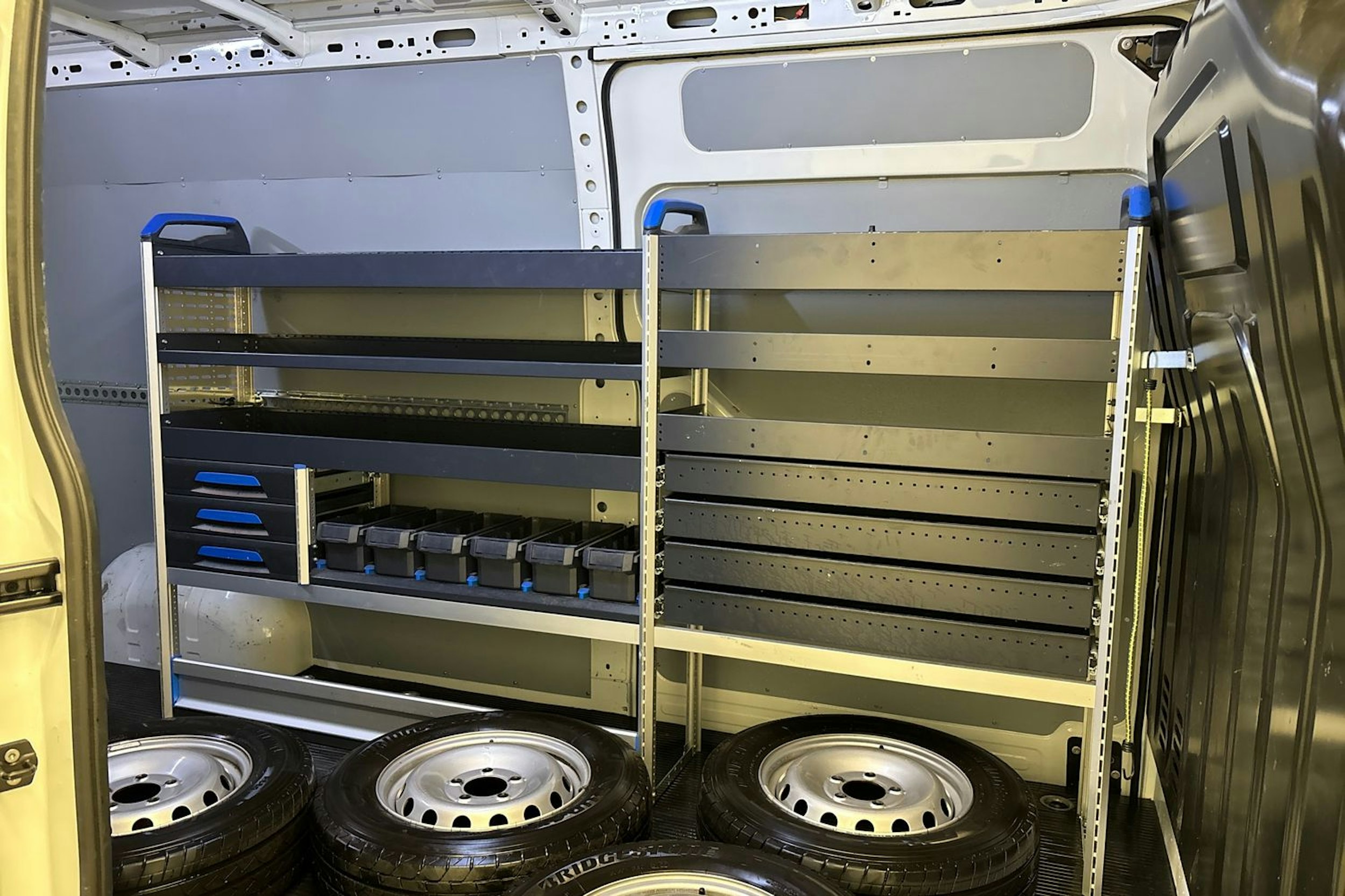 Valkoinen Renault Master 2022 kuva 15.