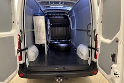 Valkoinen Renault Master 2022 kuva 16.