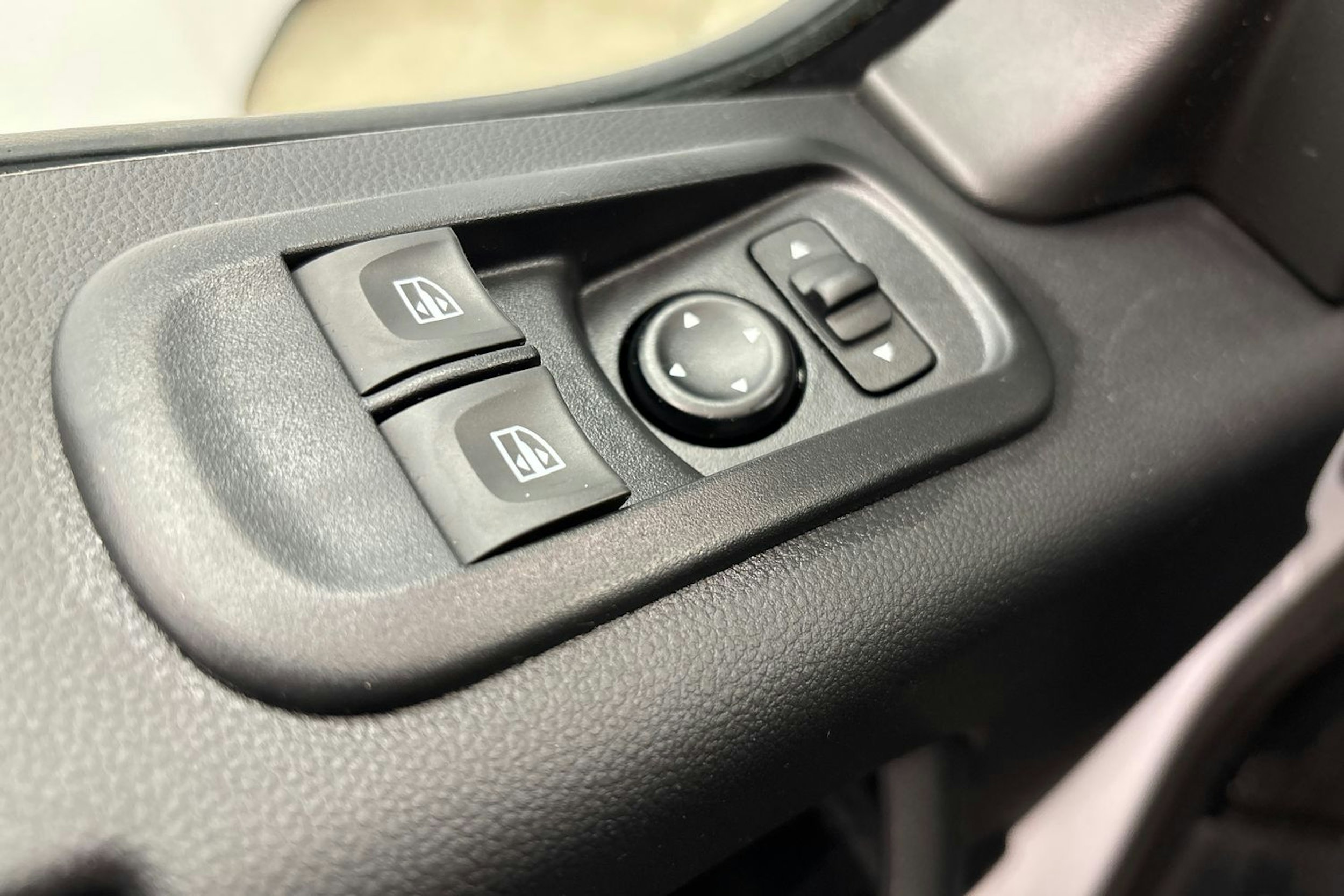 Valkoinen Renault Master 2022 kuva 19.