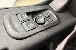 Valkoinen Renault Master 2022 kuva 19.