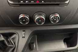 Valkoinen Renault Master 2022 kuva 23.