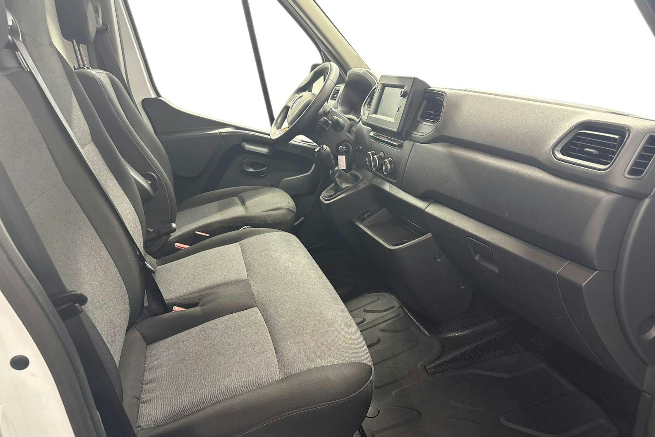 valkoinen Renault Master 2022 kuva 9.