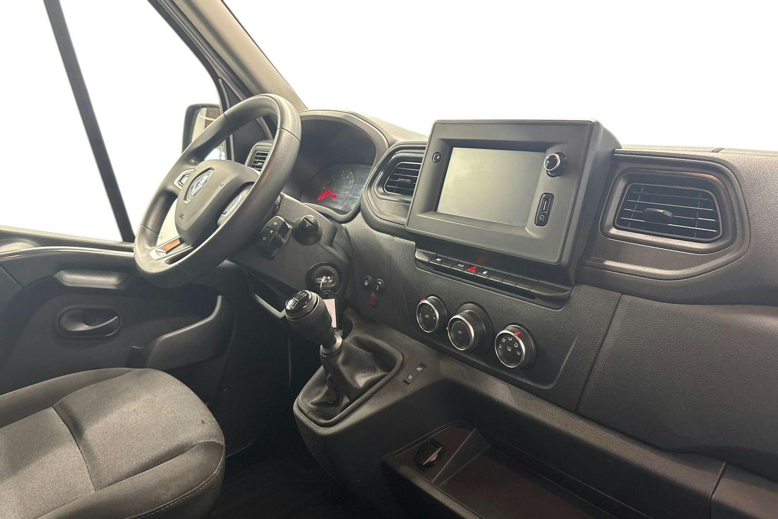 valkoinen Renault Master 2022 kuva 11.