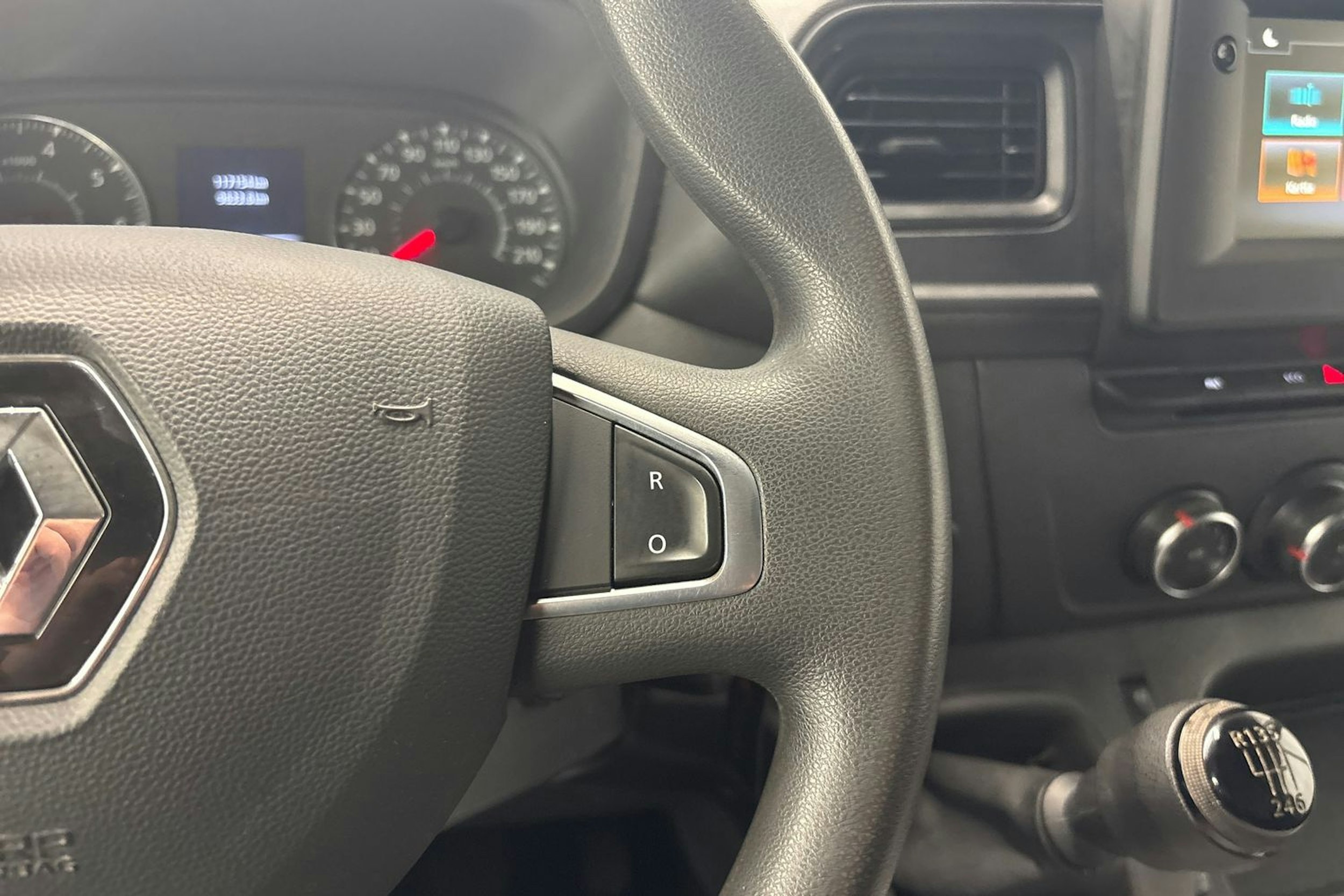 valkoinen Renault Master 2022 kuva 17.