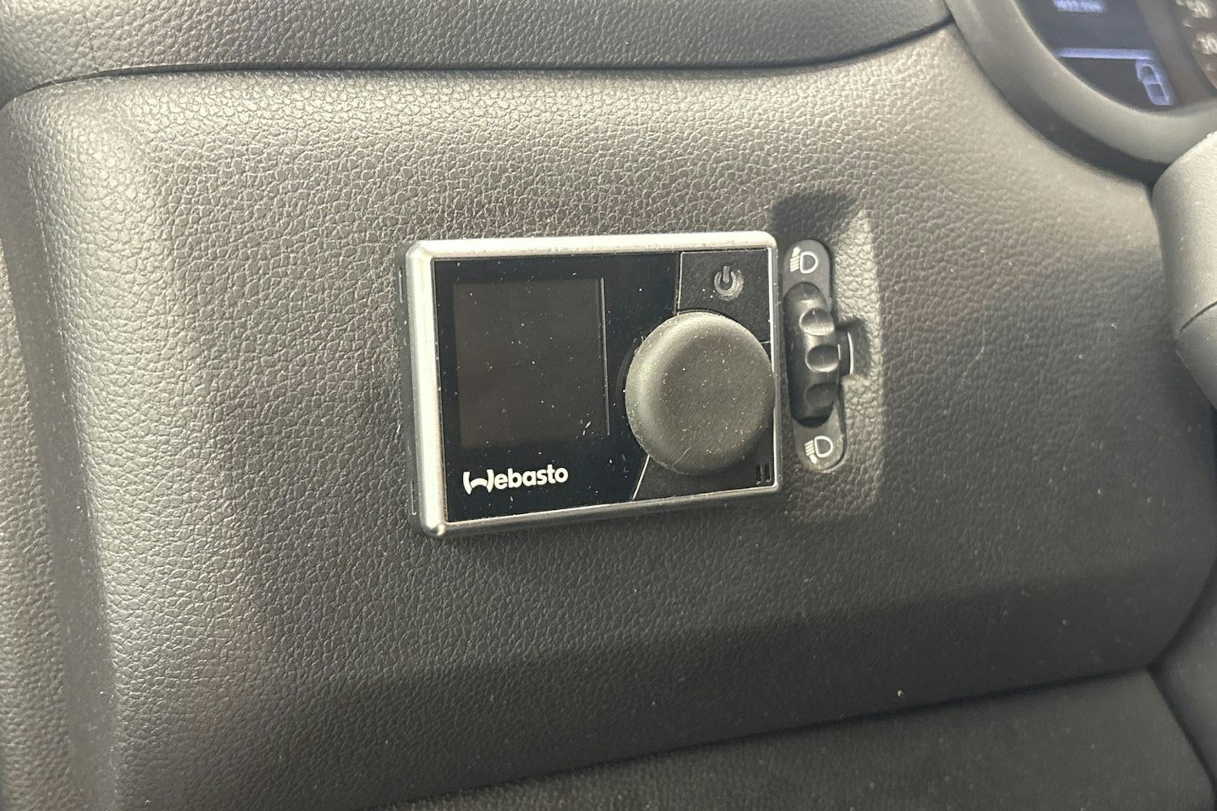 valkoinen Renault Master 2022 kuva 18.