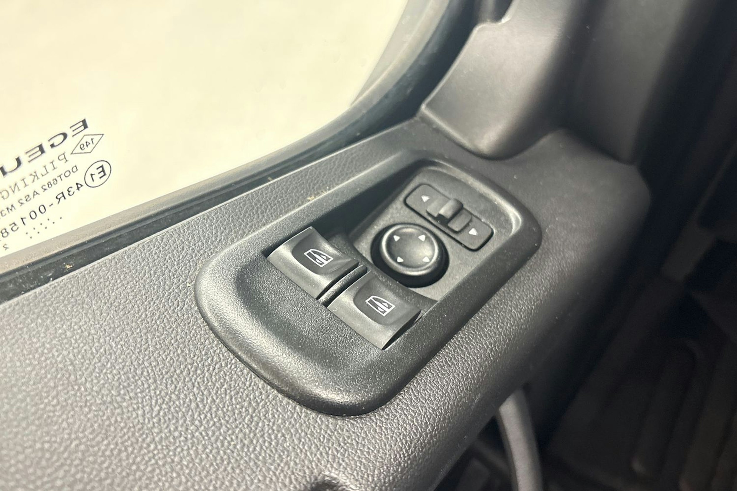 valkoinen Renault Master 2022 kuva 19.