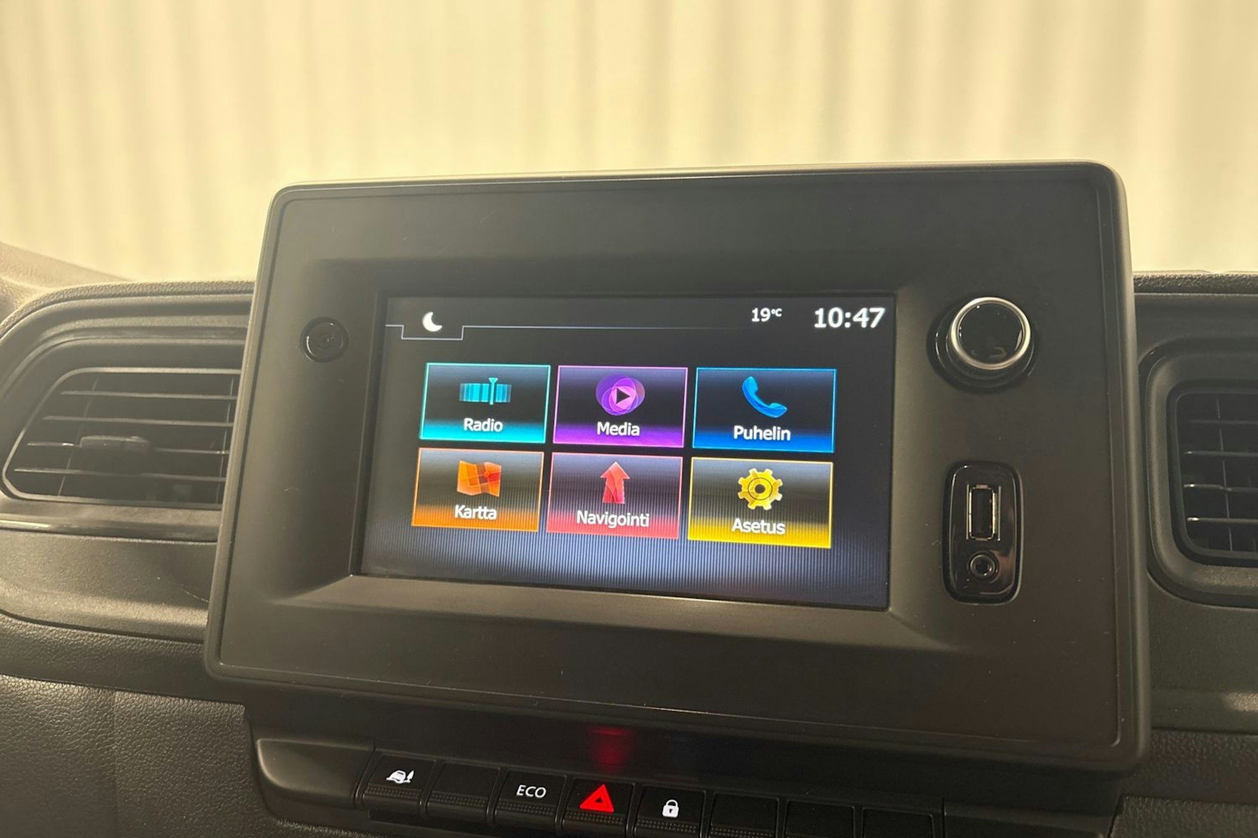 valkoinen Renault Master 2022 kuva 20.