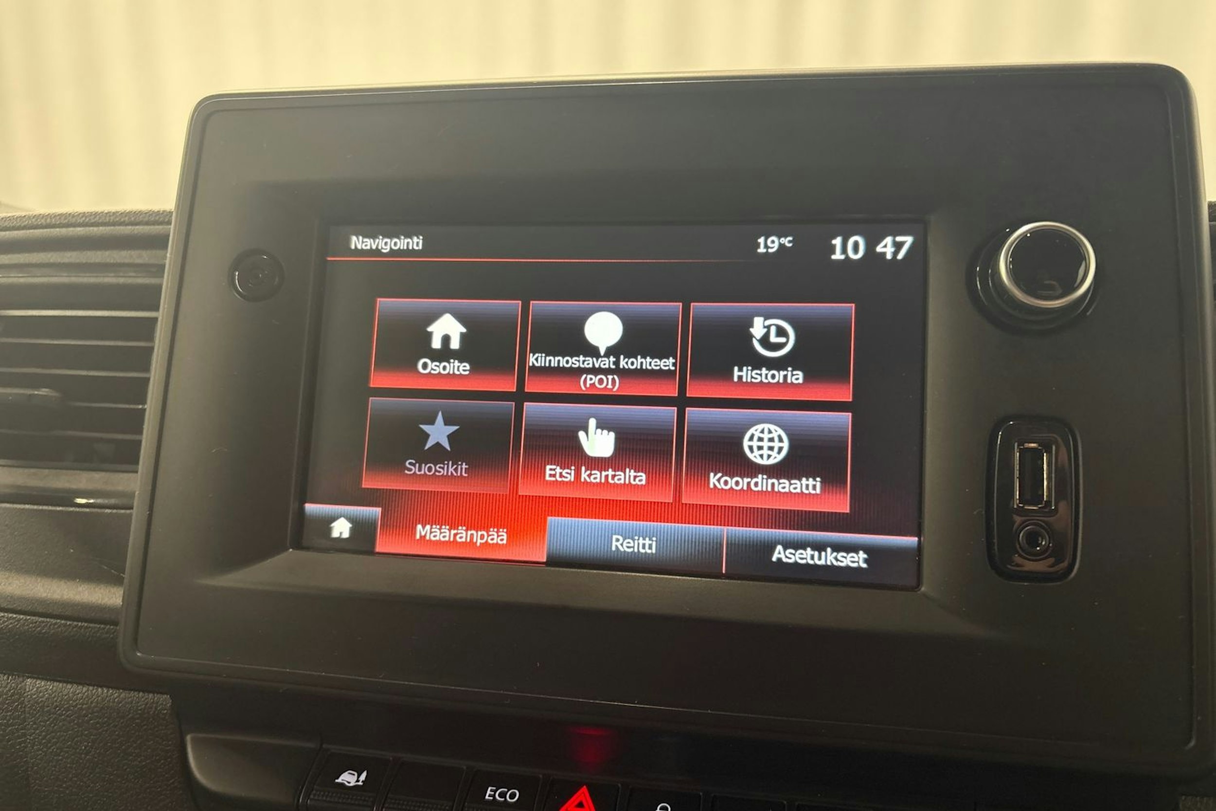 valkoinen Renault Master 2022 kuva 22.