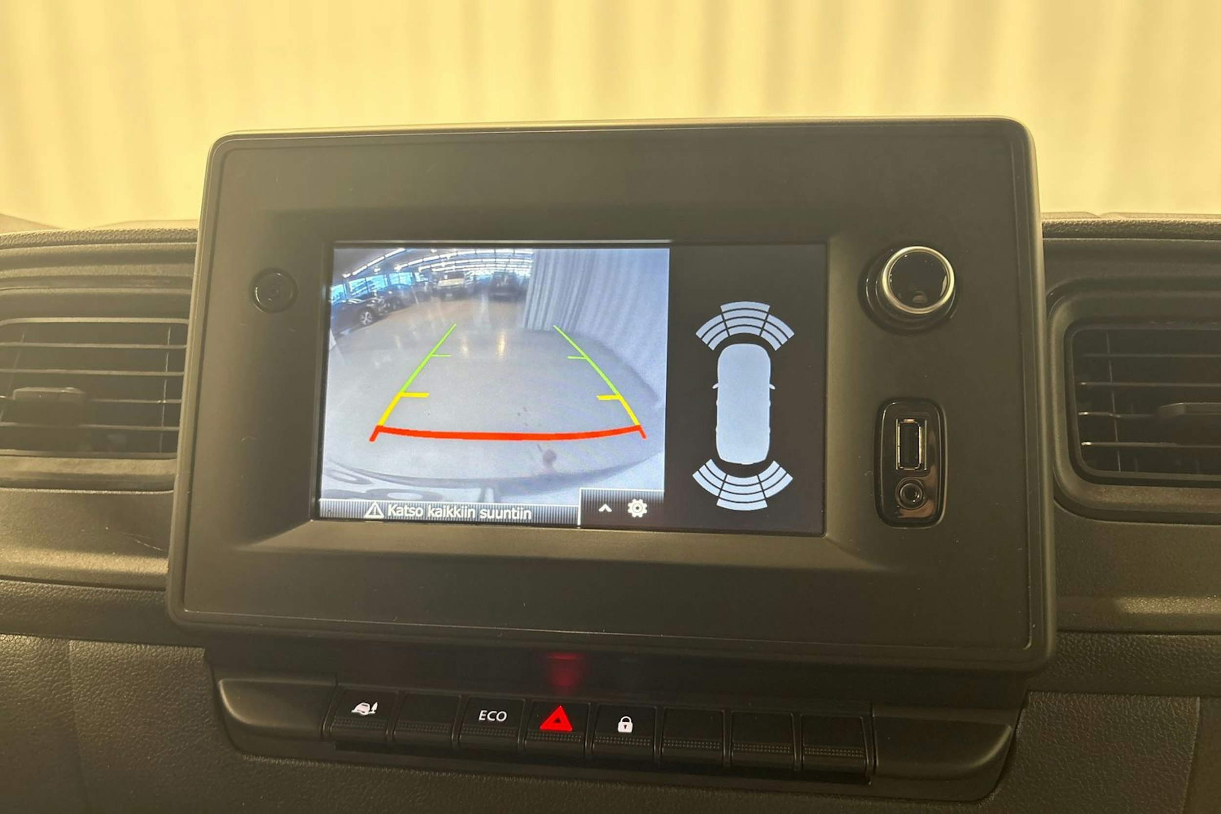 valkoinen Renault Master 2022 kuva 23.