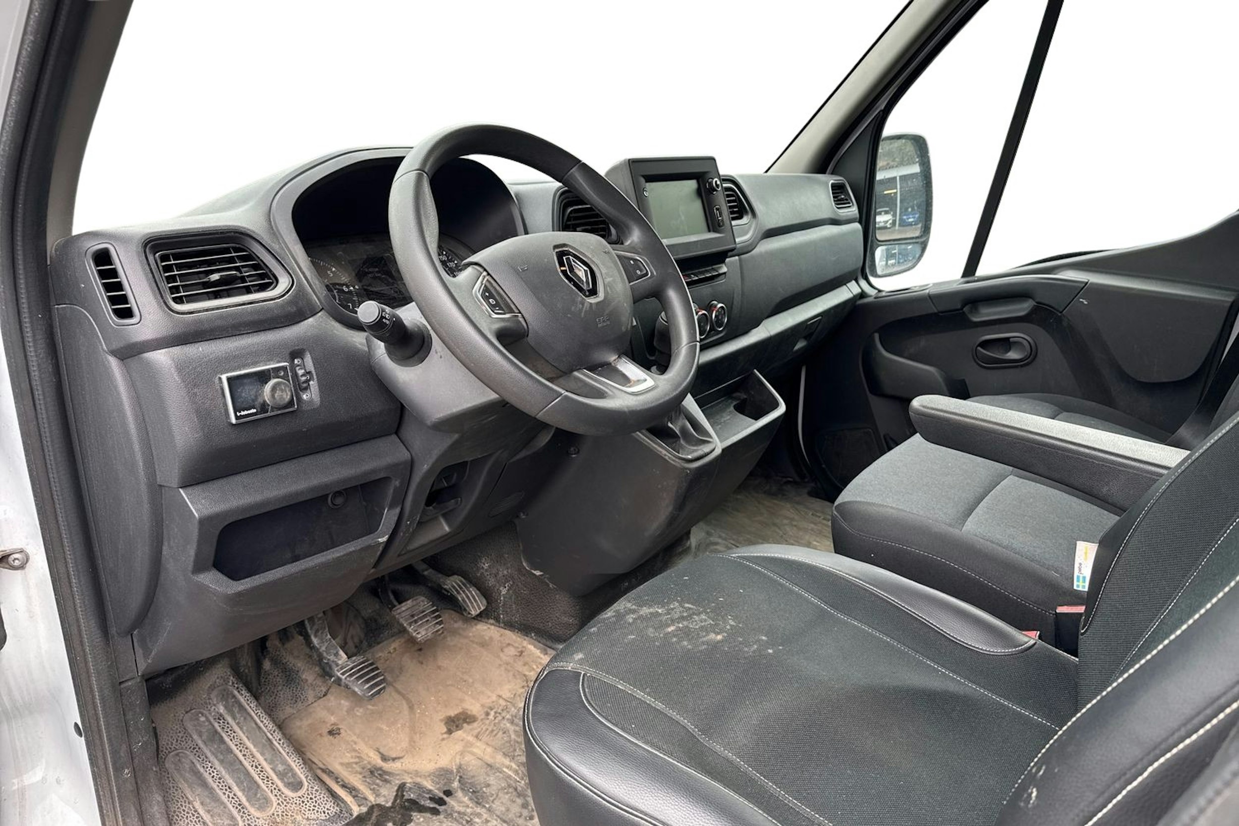 valkoinen Renault Master 2023 kuva 3.