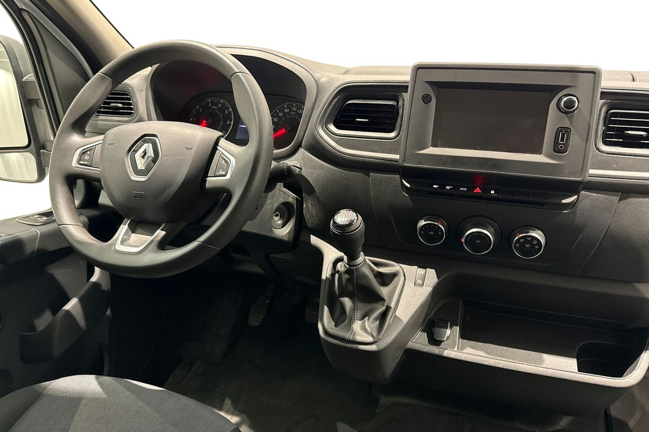 valkoinen Renault Master 2023 kuva 9.