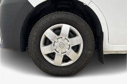 valkoinen Renault Master 2023 kuva 11.