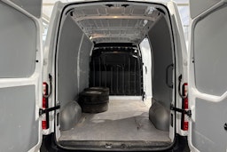 valkoinen Renault Master 2023 kuva 13.