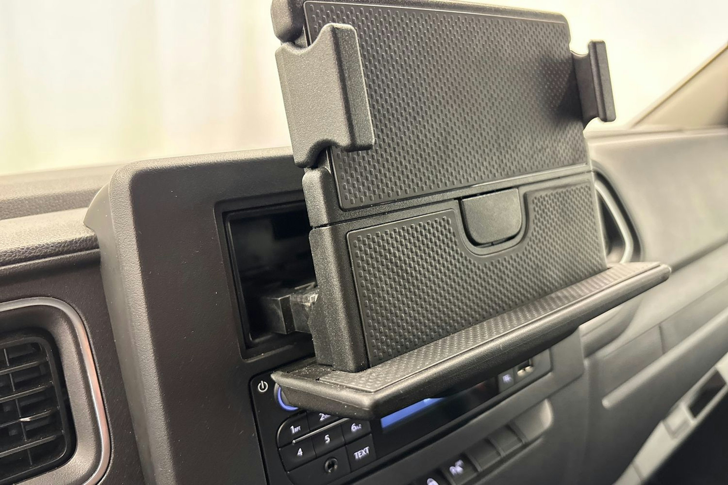 valkoinen Renault Master 2023 kuva 12.