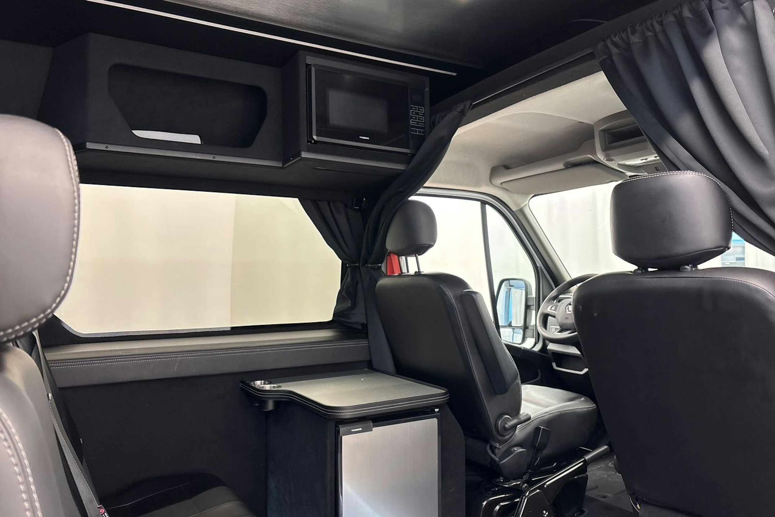 valkoinen Renault Master 2023 kuva 15.