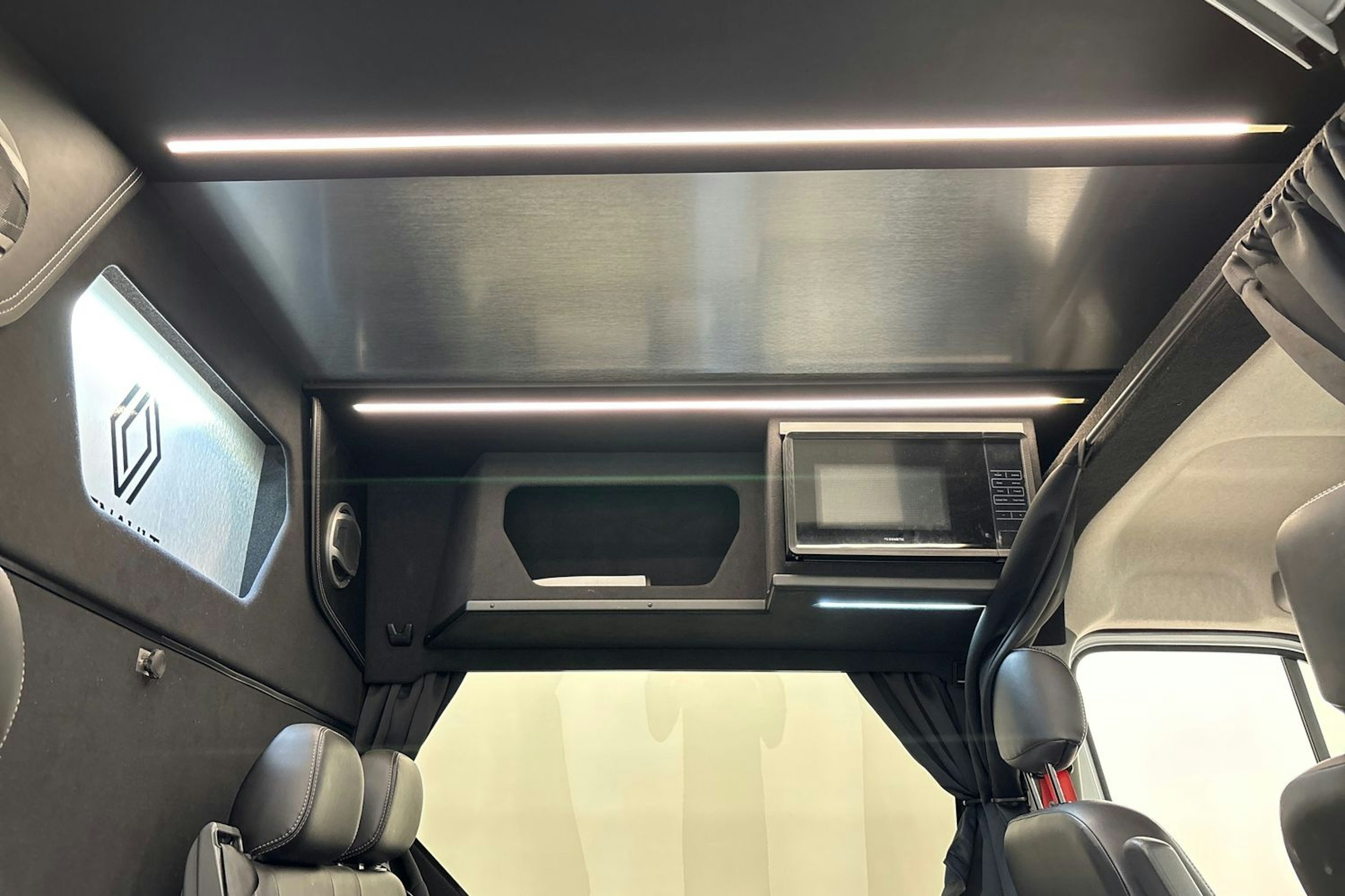 valkoinen Renault Master 2023 kuva 16.