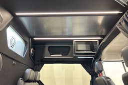 valkoinen Renault Master 2023 kuva 16.