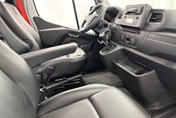 valkoinen Renault Master 2023 kuva 18.