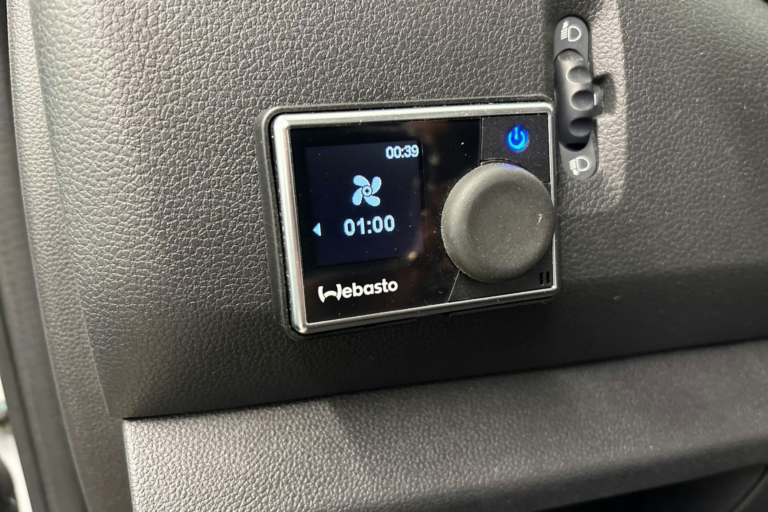 valkoinen Renault Master 2023 kuva 19.