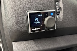 valkoinen Renault Master 2023 kuva 19.