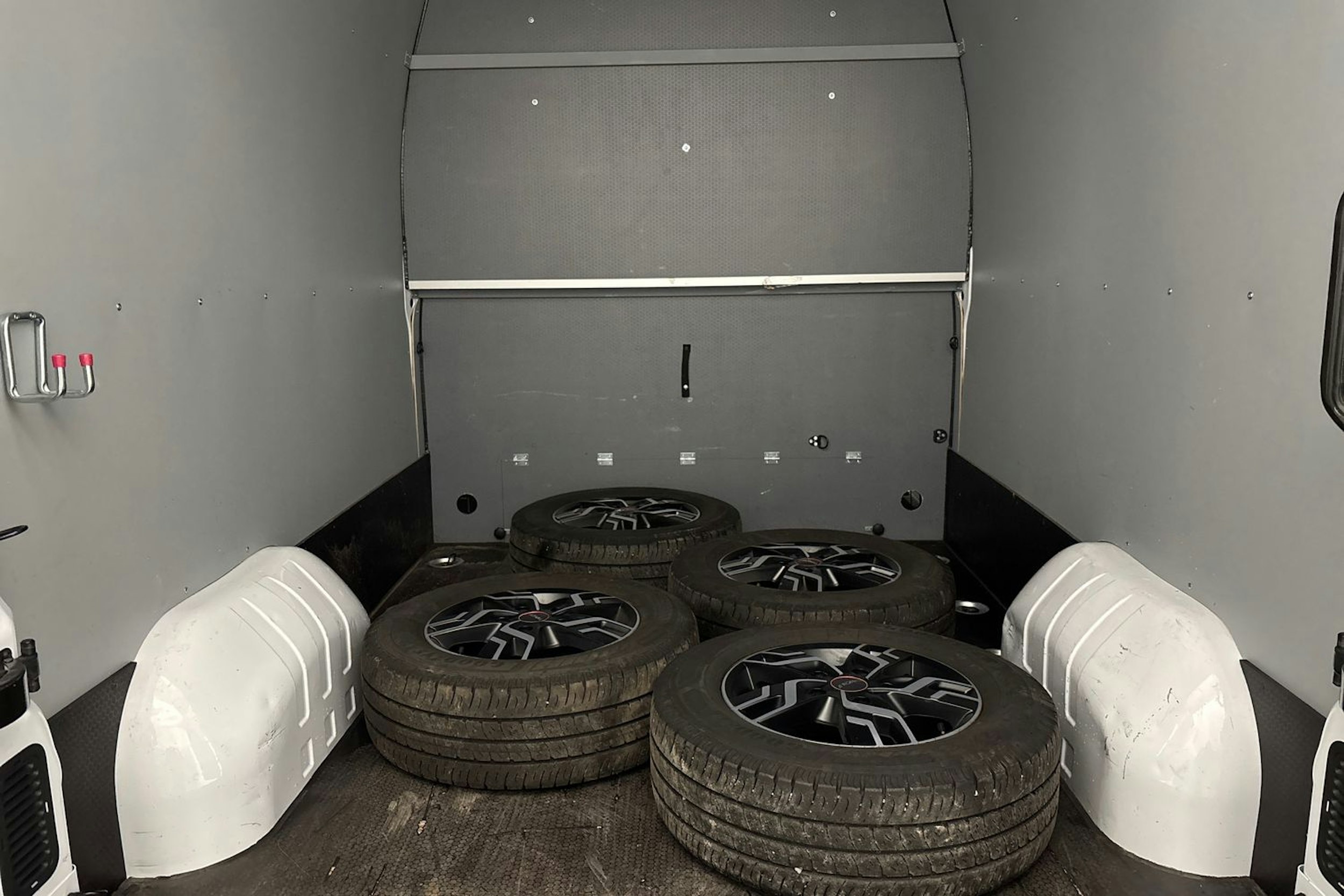 valkoinen Renault Master 2023 kuva 21.