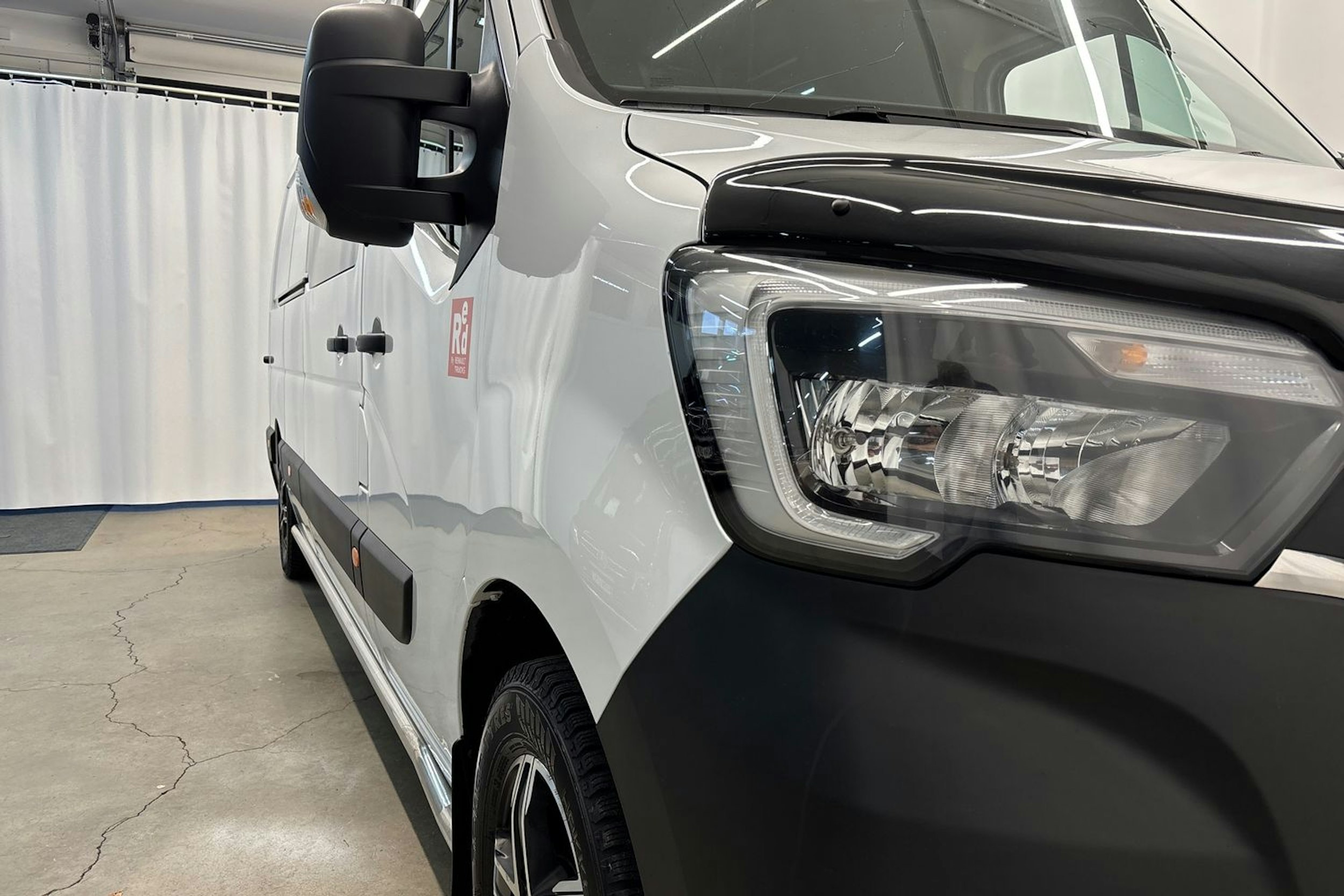valkoinen Renault Master 2023 kuva 22.