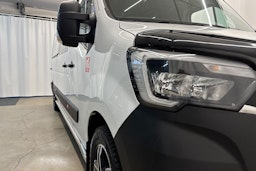 valkoinen Renault Master 2023 kuva 22.