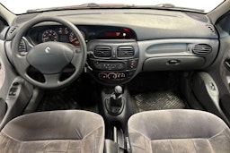 Punainen Renault MEGANE 2001 kuva 7.