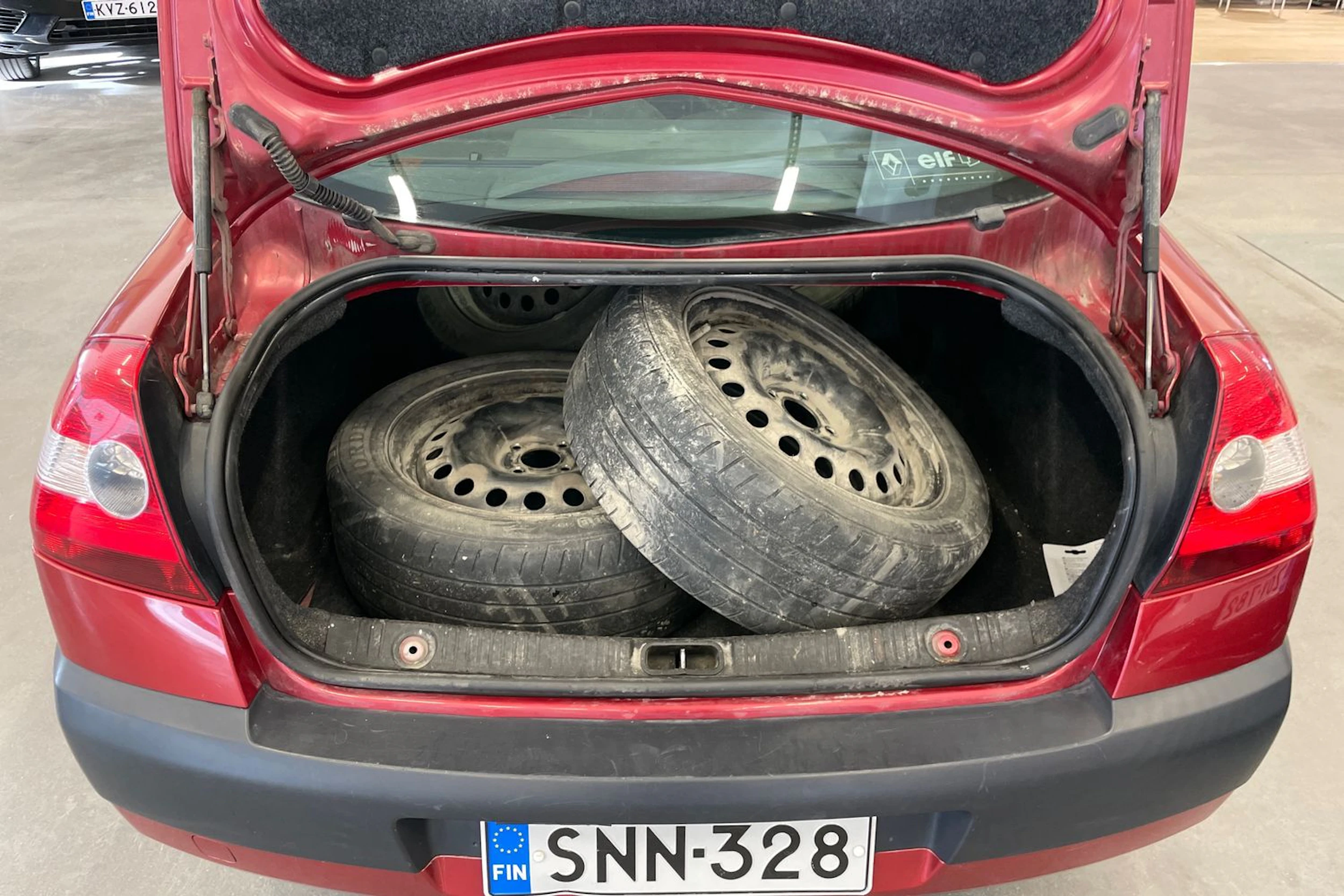 Punainen Renault MEGANE 2005 kuva 11.