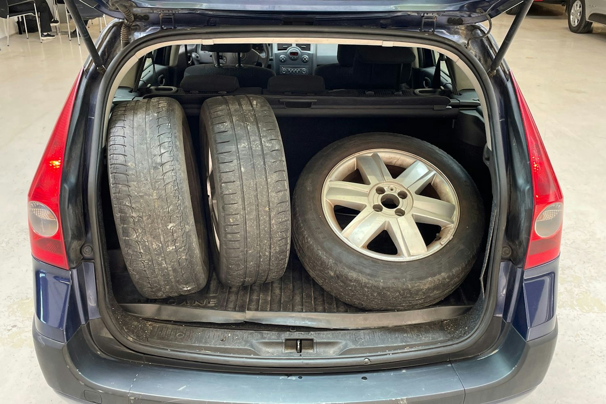 sininen Renault Megane 2005 kuva 11.
