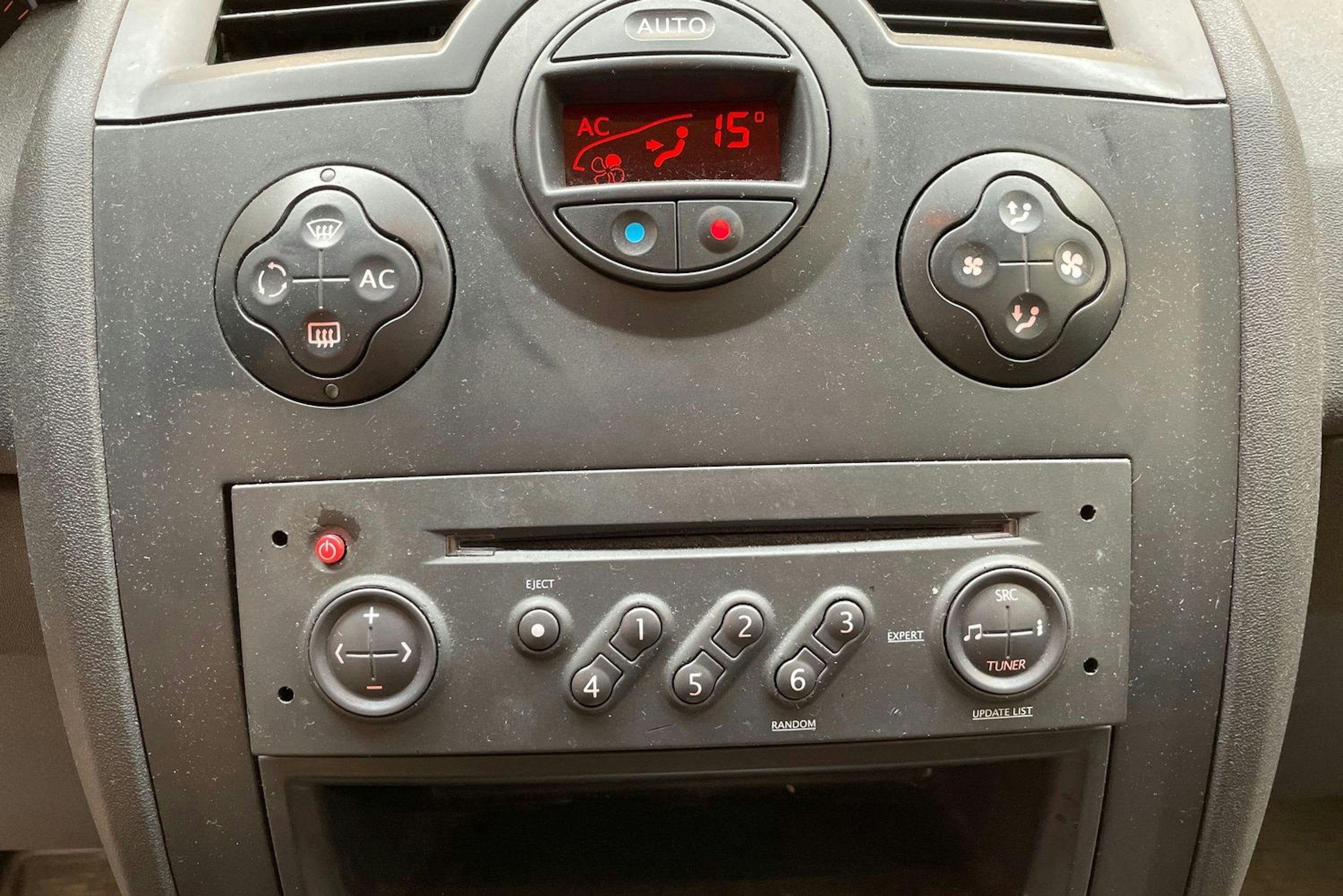 sininen Renault Megane 2005 kuva 21.