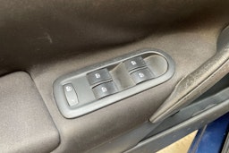 sininen Renault Megane 2005 kuva 26.