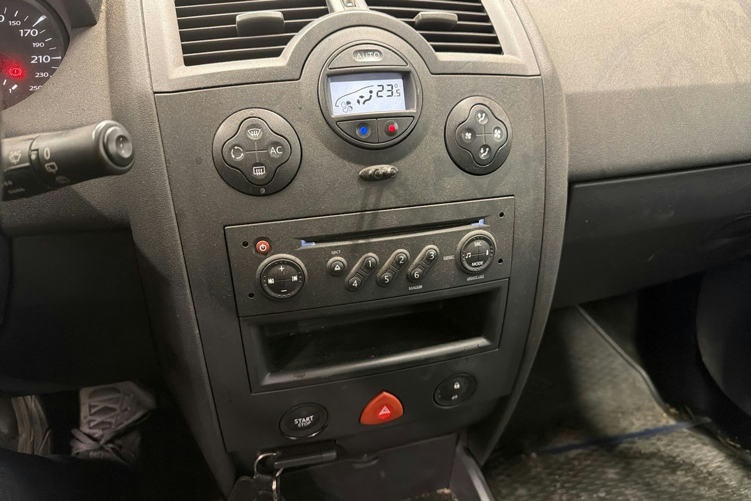 musta Renault Megane 2006 kuva 25.