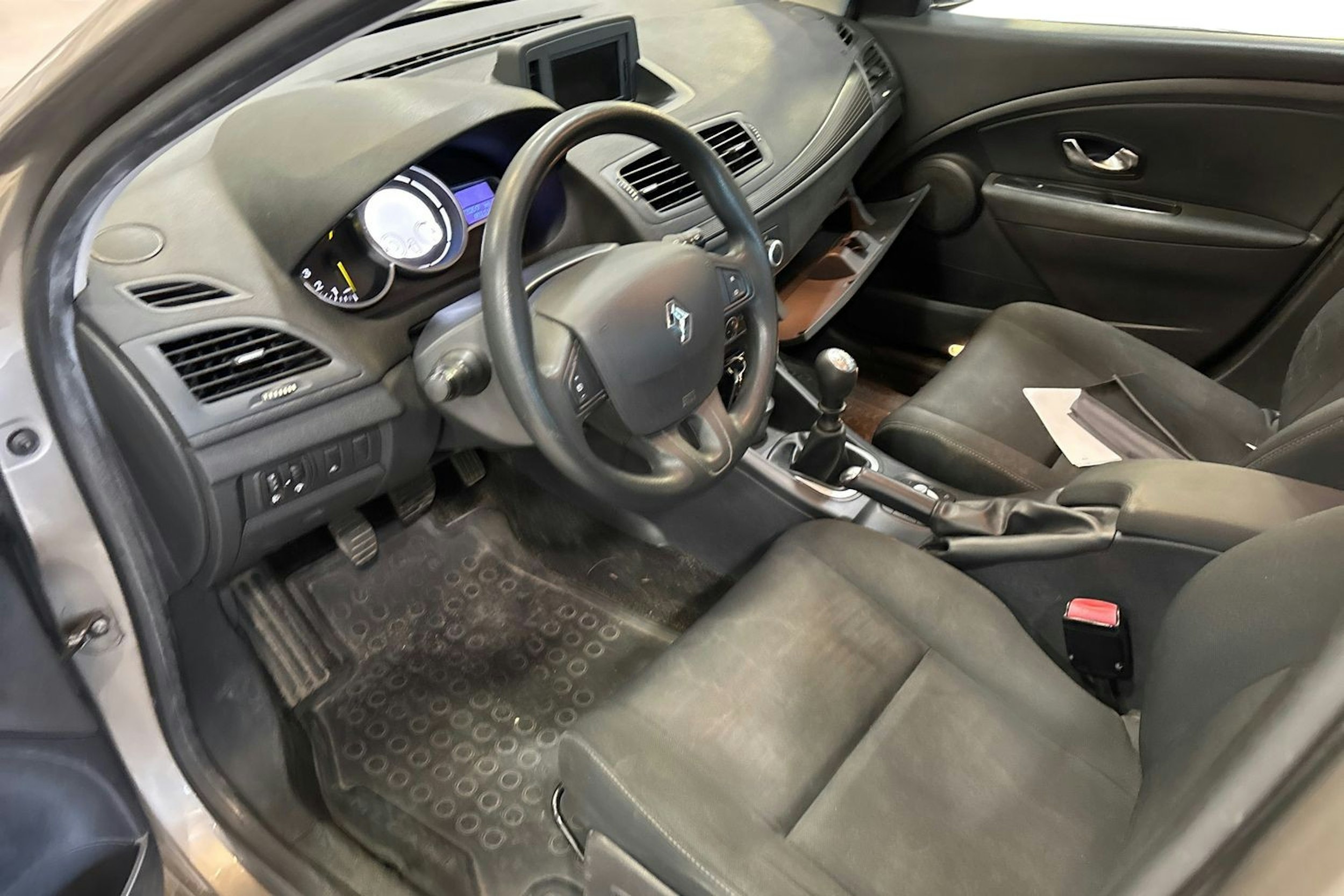 ruskea (beige) Renault Megane 2010 kuva 3.