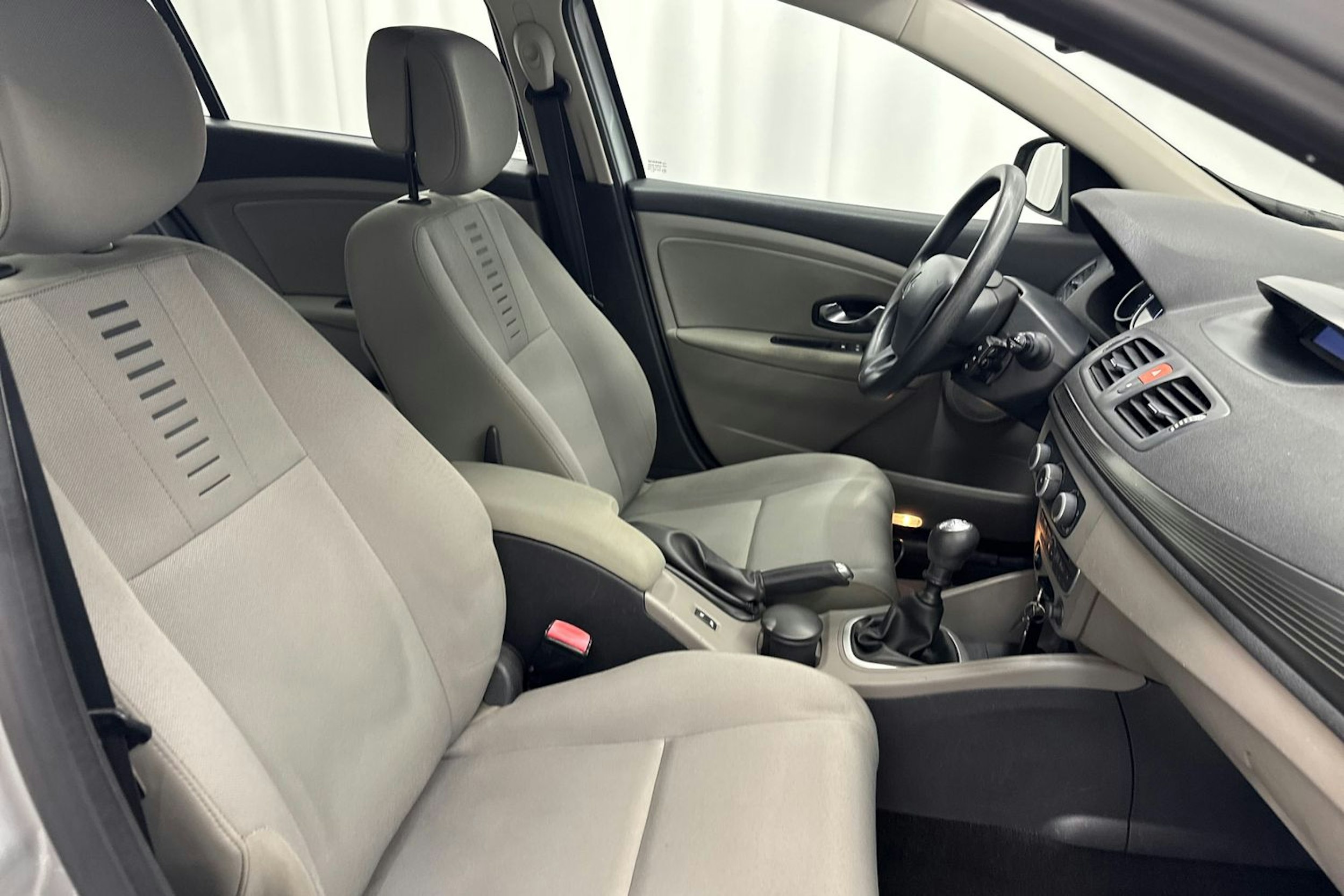 Harmaa Renault MEGANE 2011 kuva 13.