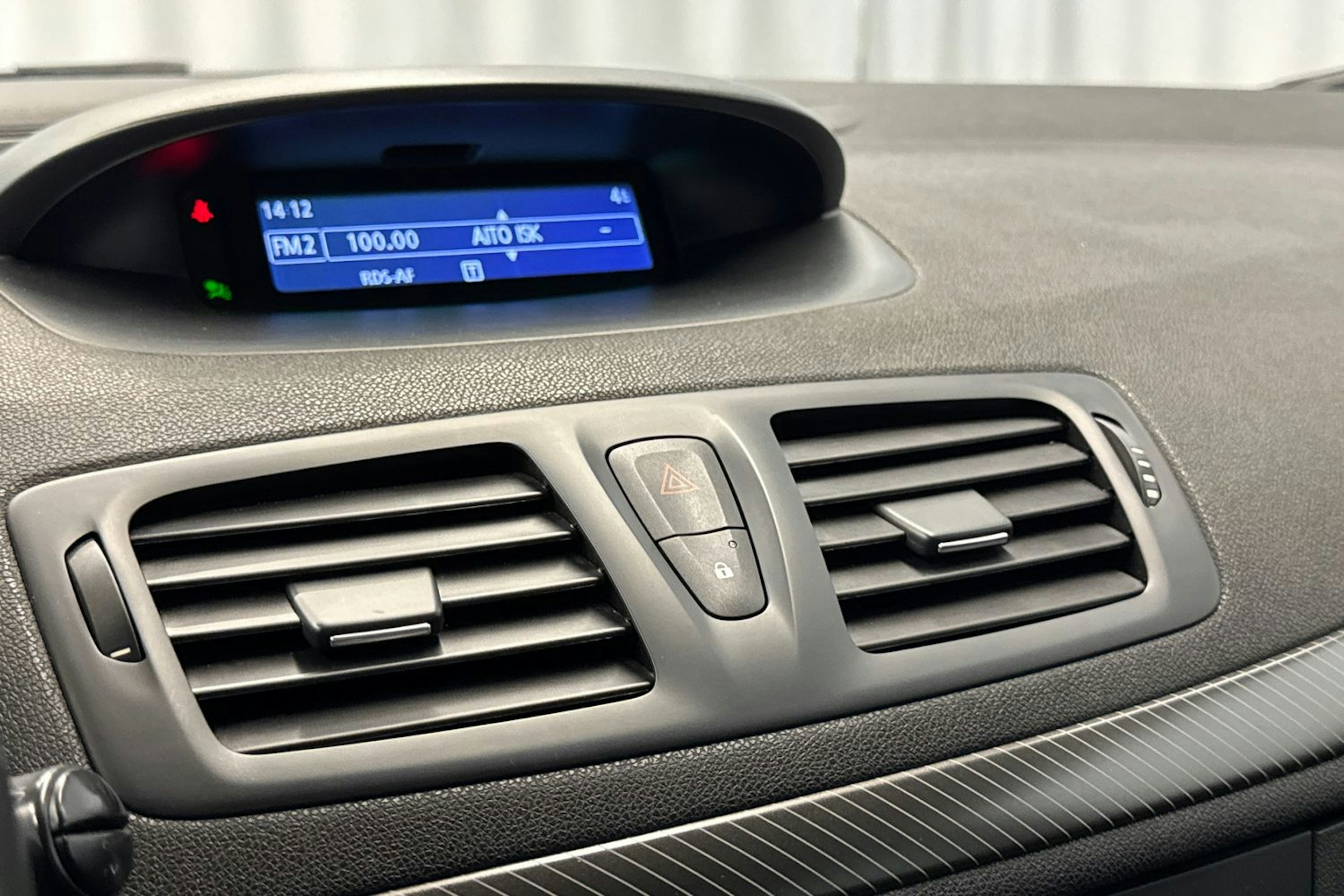 musta Renault Megane 2013 kuva 16.