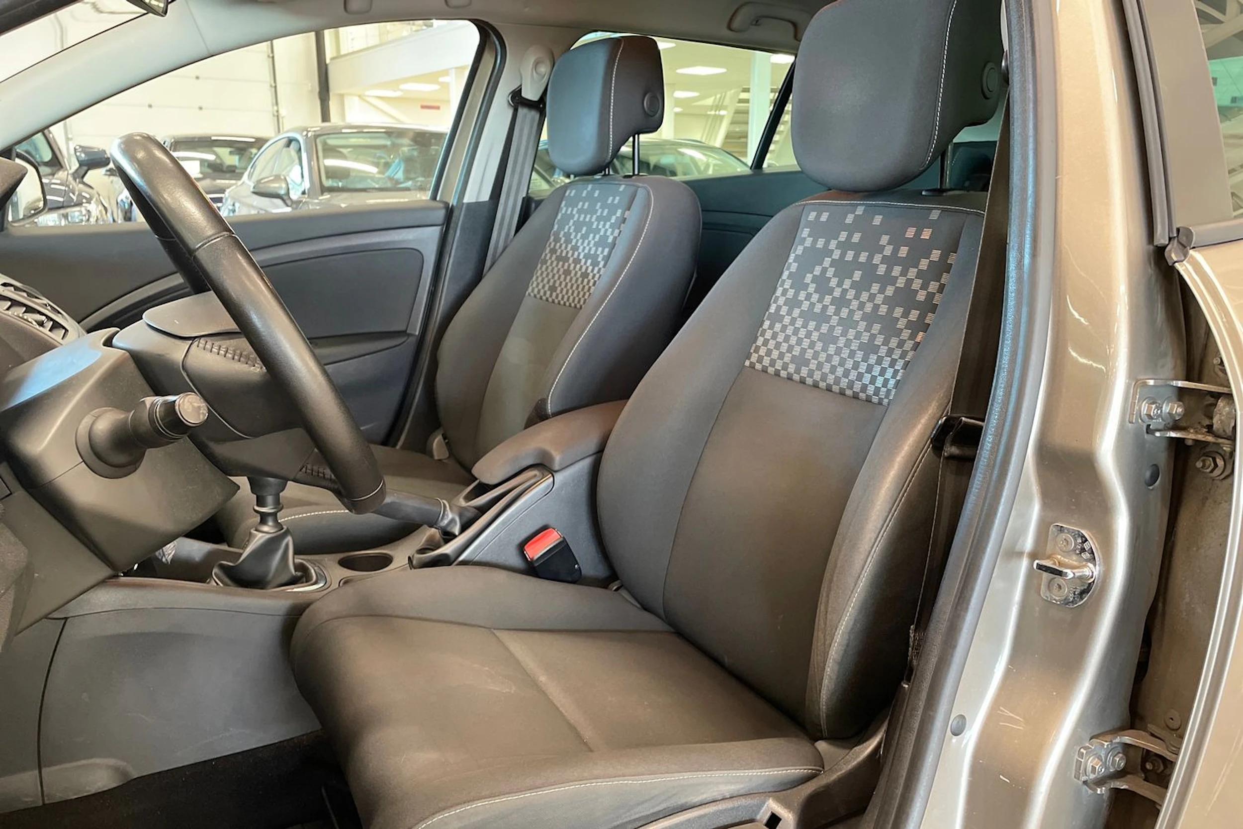 ruskea (beige) Renault Megane 2013 kuva 11.