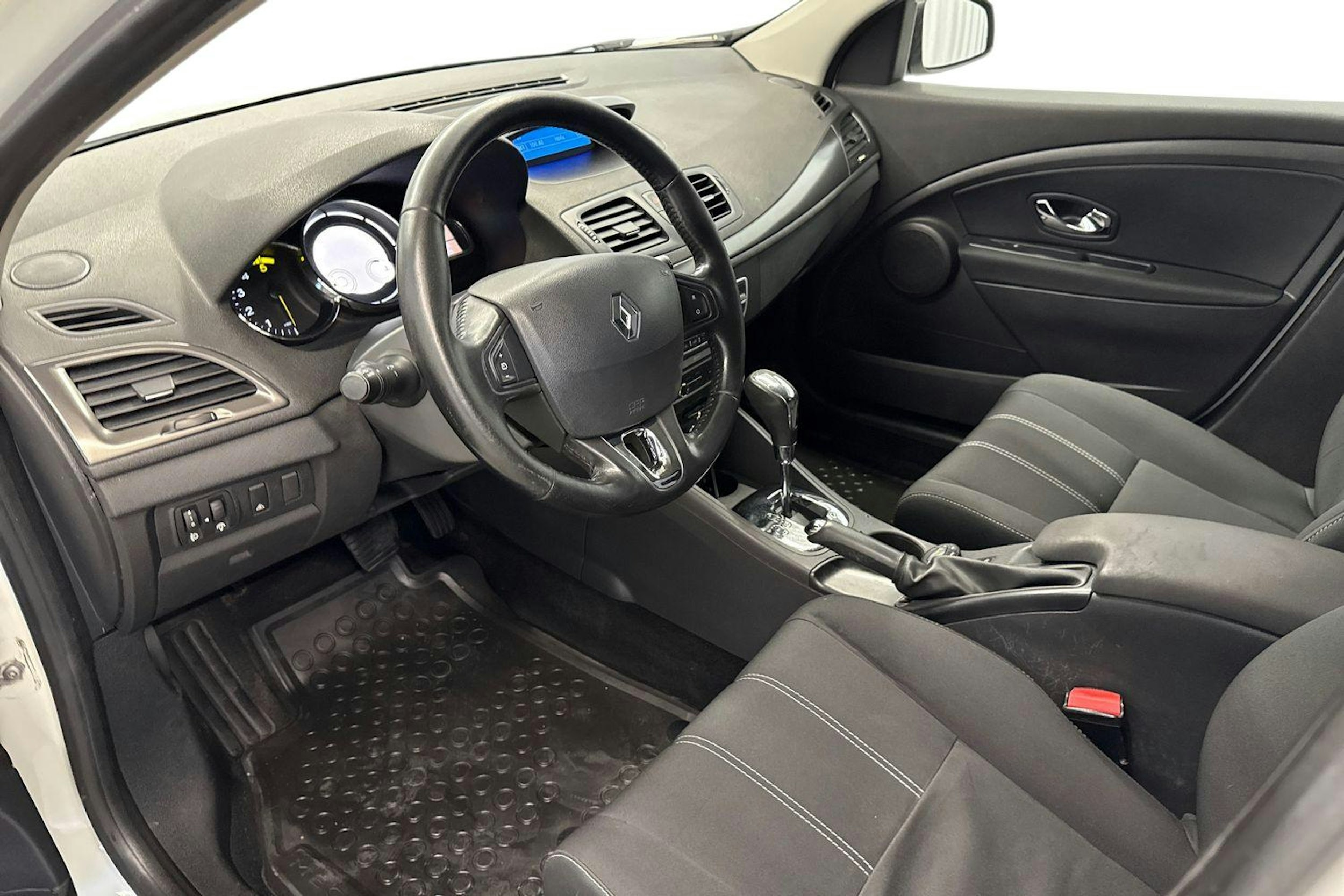 Valkoinen Renault MEGANE 2014 kuva 7.