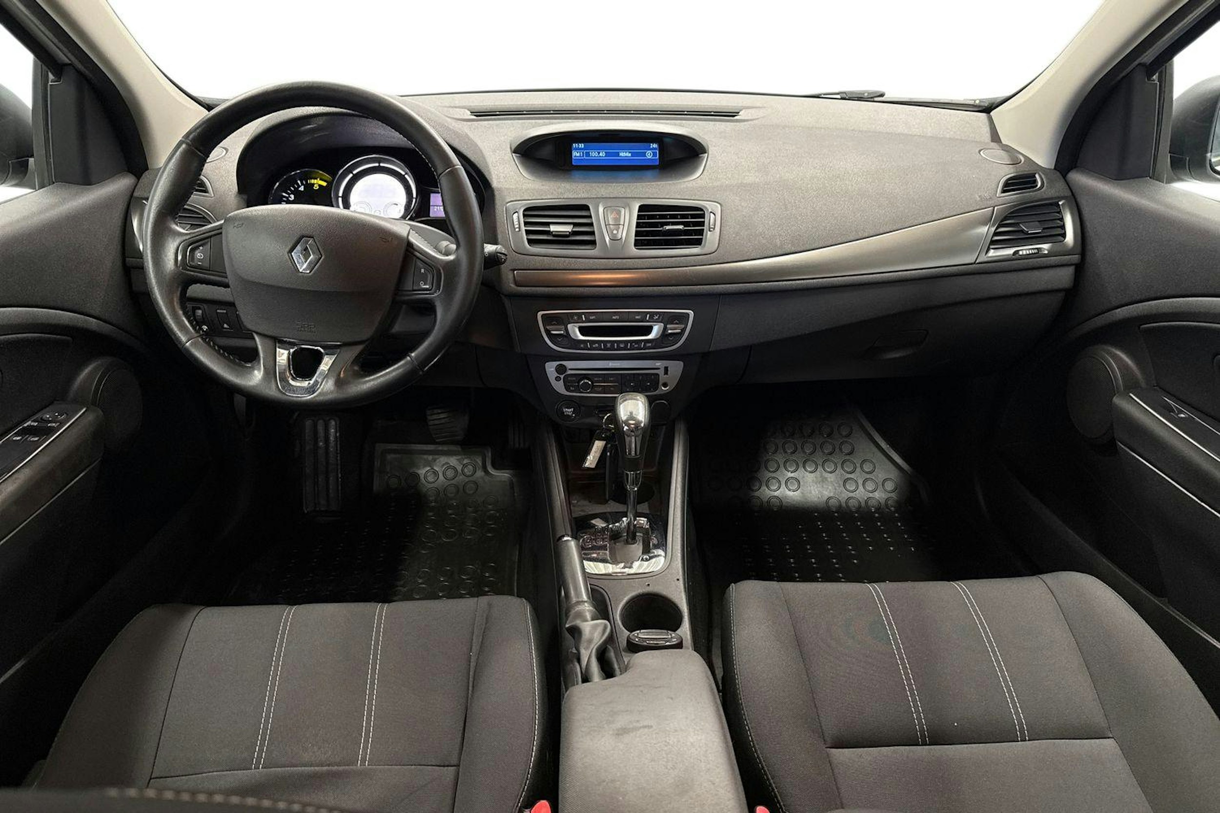 Valkoinen Renault MEGANE 2014 kuva 9.