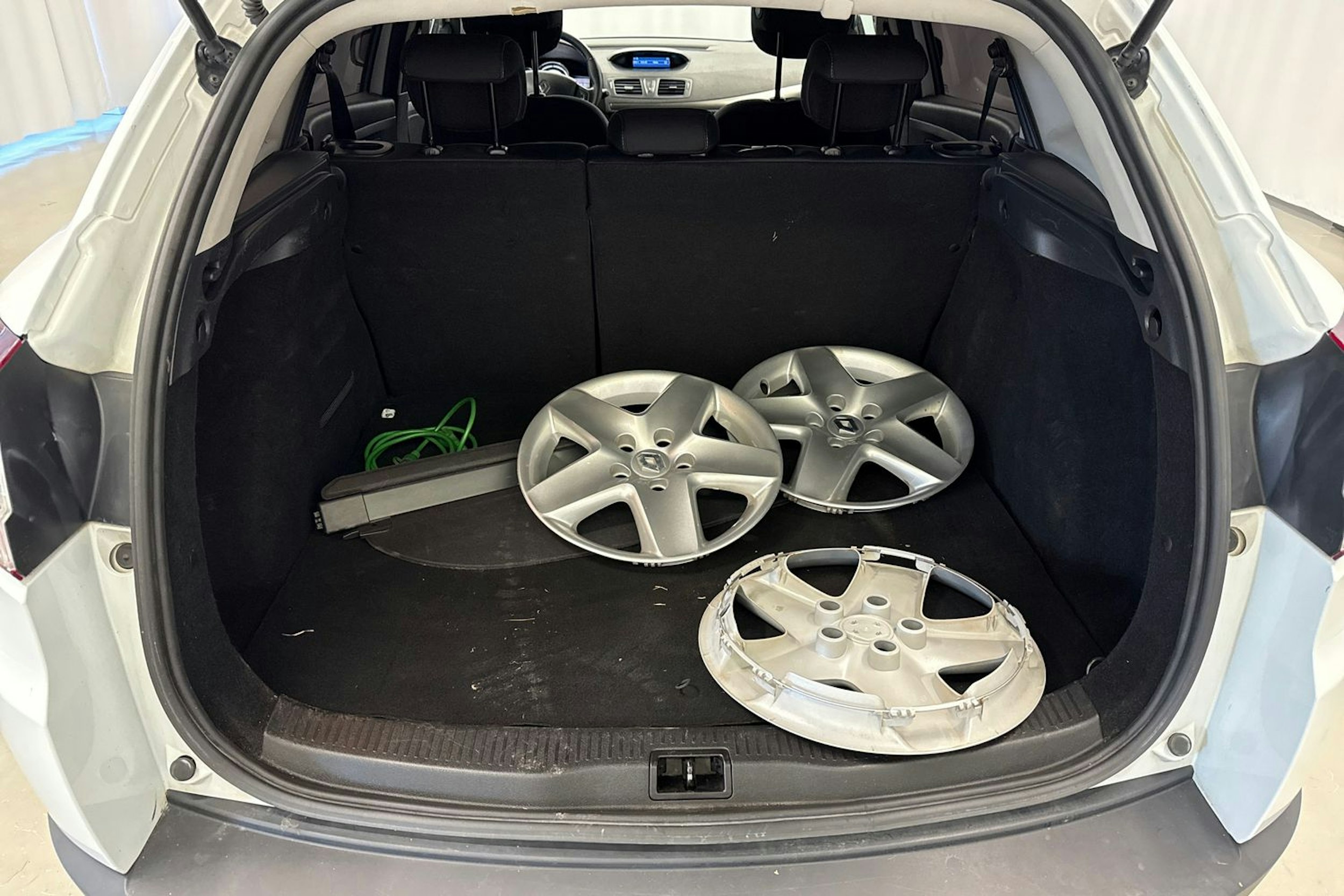 Valkoinen Renault MEGANE 2014 kuva 14.