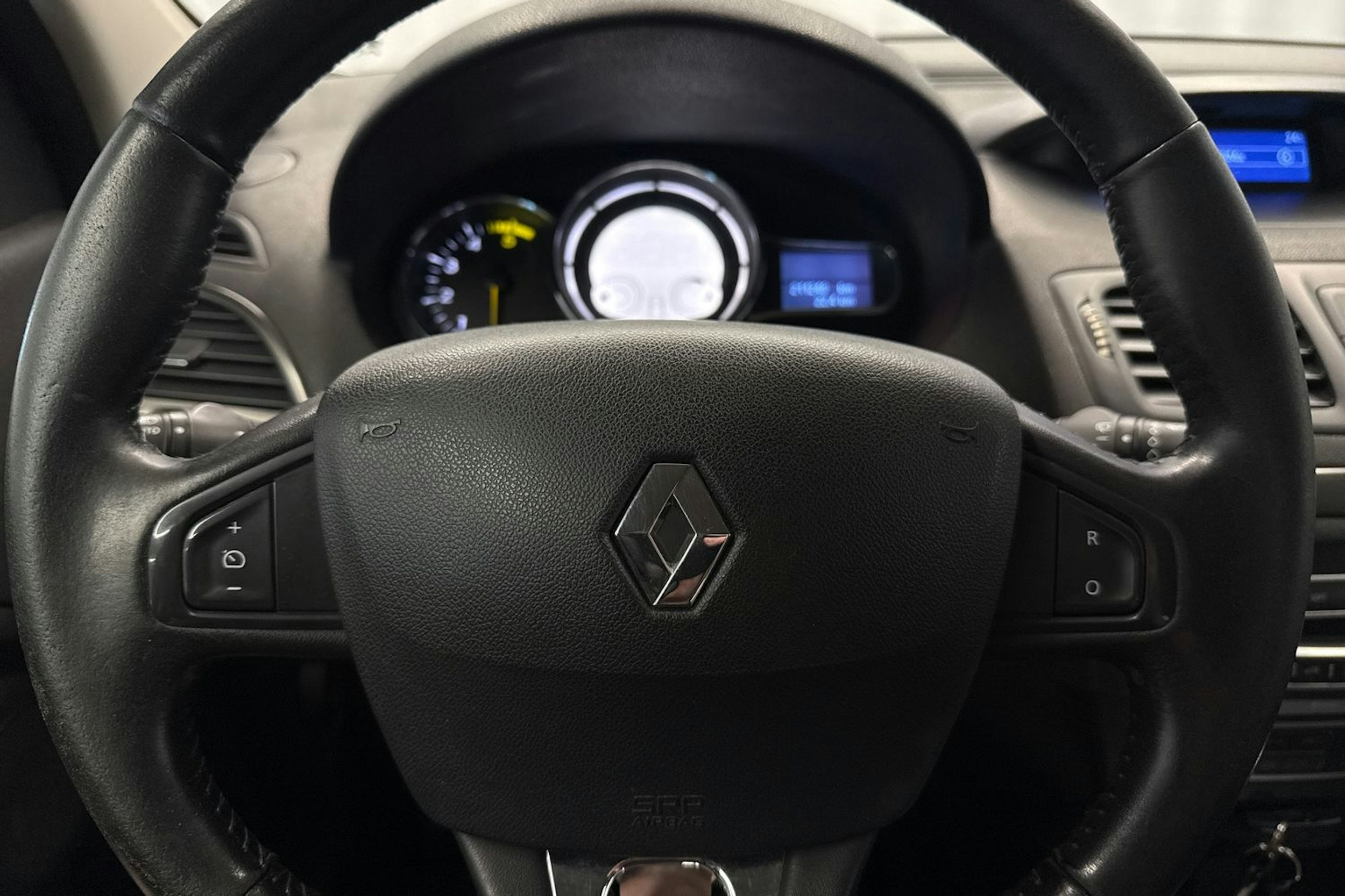 Valkoinen Renault MEGANE 2014 kuva 15.