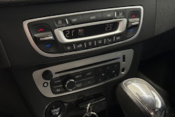 Valkoinen Renault MEGANE 2014 kuva 16.