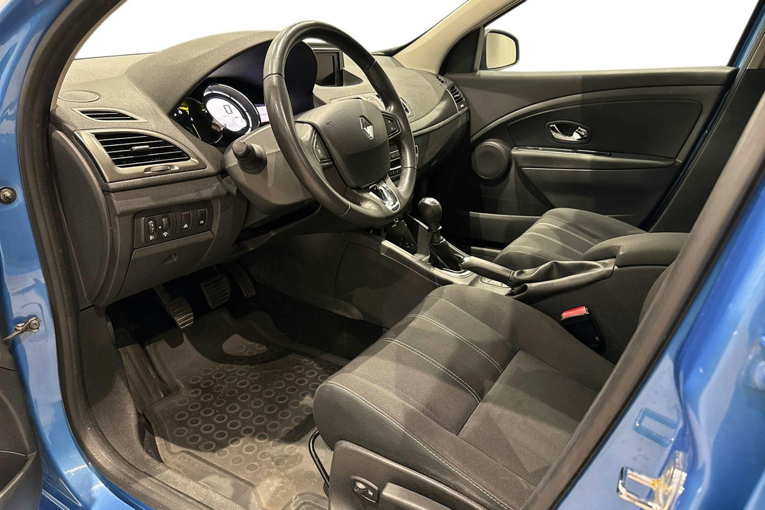 sininen Renault Megane 2014 kuva 7.